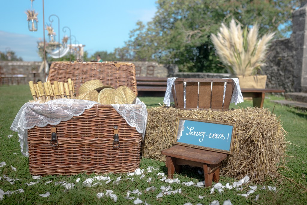 malle en bois petit banc bois mobilier déco reception mariage