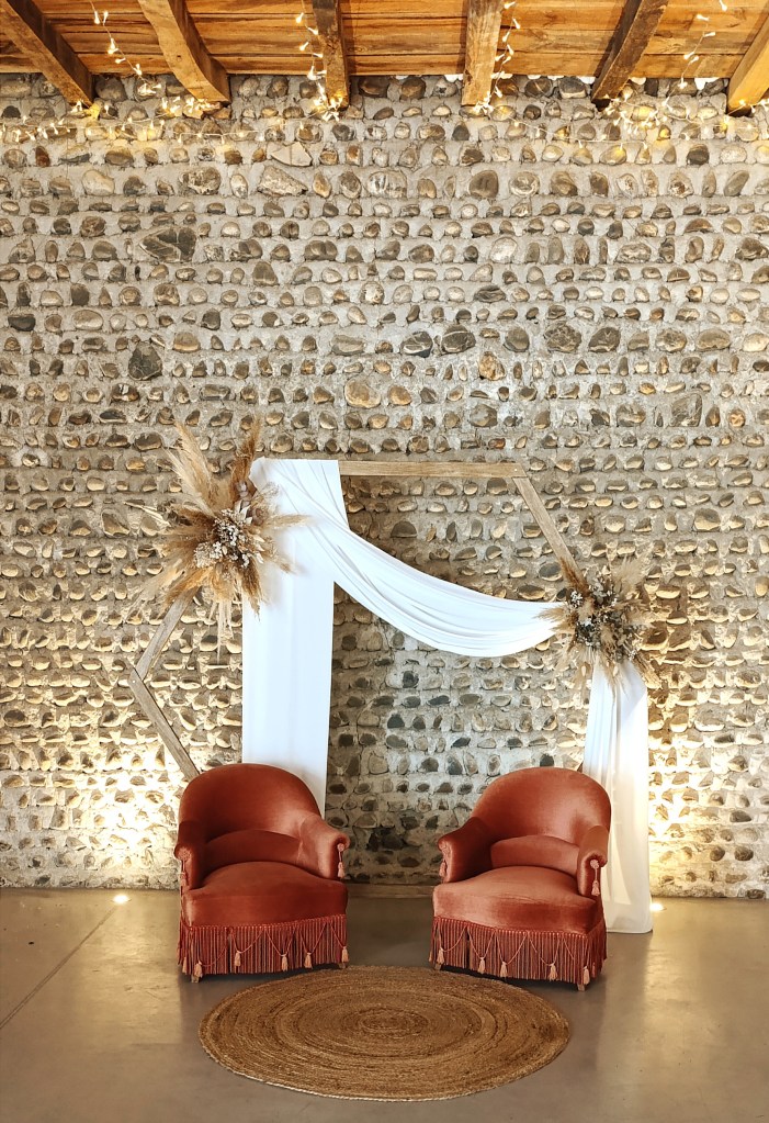 Cette image a un attribut alt vide ; le nom du fichier est arche-hexagonale.jpg